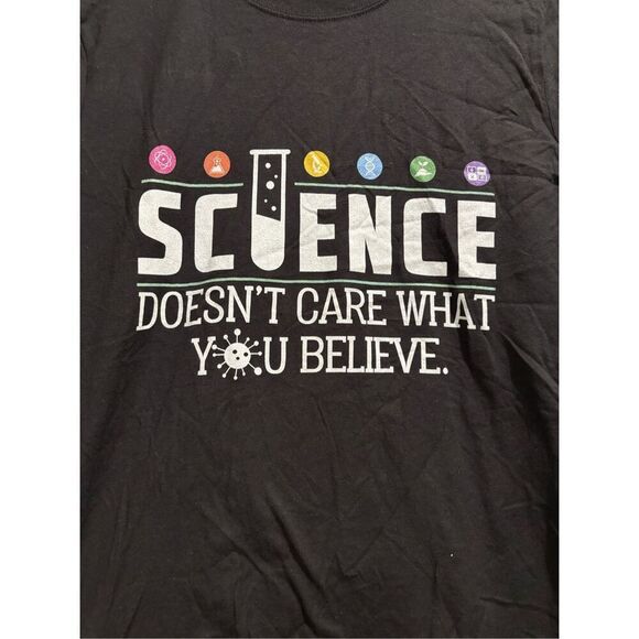 Science doesn't care what you believe Women's T-shirt size Medium - Picture 2 of 2